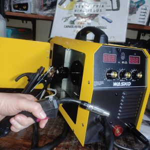 SOLDADOR 3 en 1 MIG/FLUX/MMA 210 AMPER marca WASKO