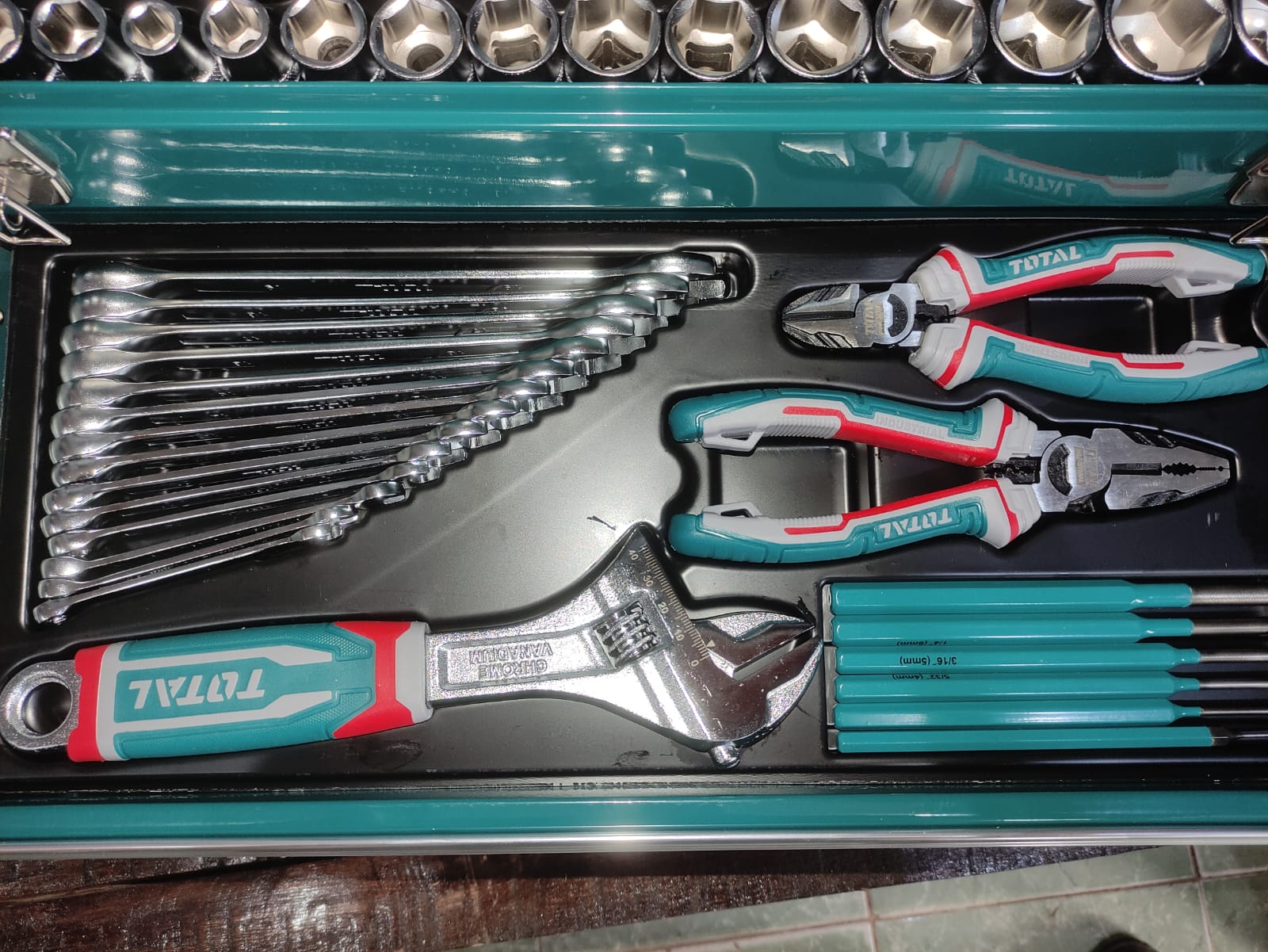 TOTAL JUEGO DE CAJA DE HERRAMIENTAS 132PCS THPTCS71321 - Imagen 6