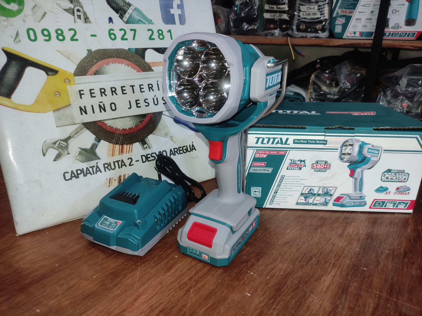 TOTAL LÁMPARA DE TRABAJO 20V 2000LM TWLI20881