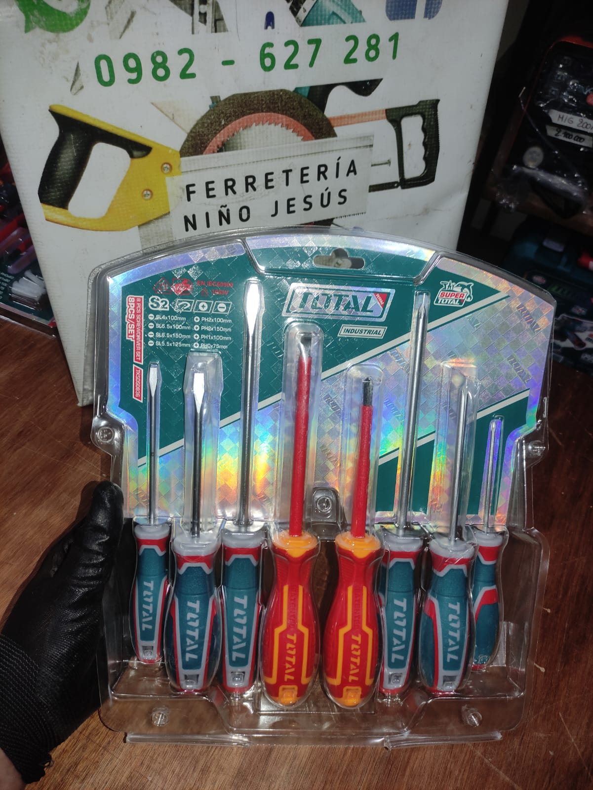 TOTAL JUEGO DE DESTORNILLADORES 8PCS TKSDS0836