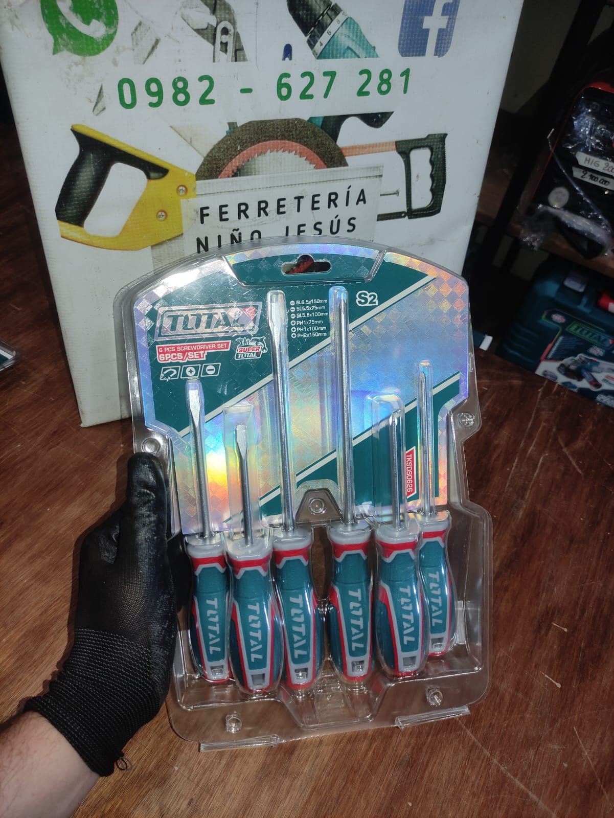 TOTAL JUEGO DE DESTORNILLADORES 6PCS S2 TKSDS0626