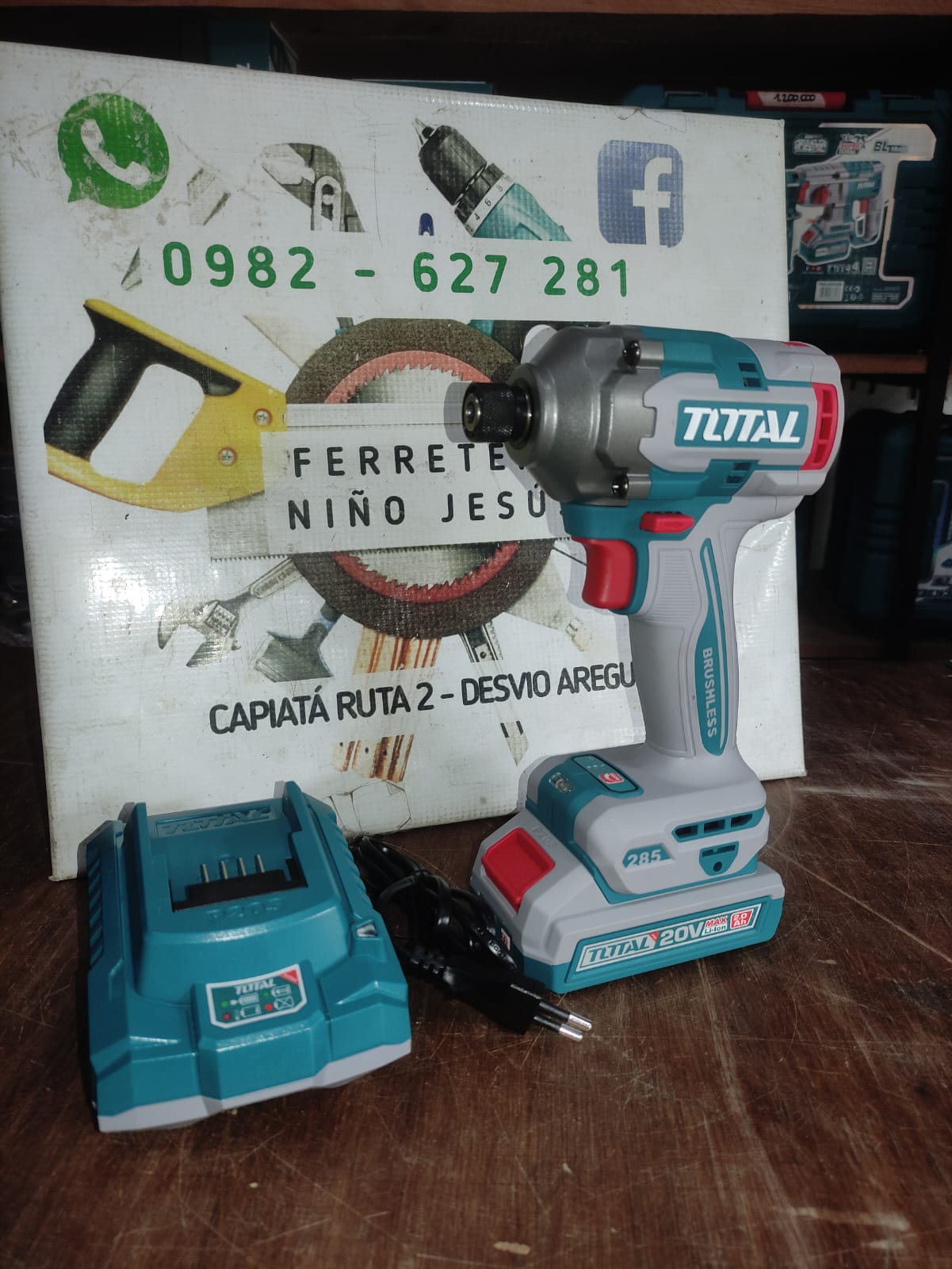 ATORNILLADOR DE IMPACTO A BATERÍA 20V 285NM BL 1BAT/CAR TIRLI2028 TOTAL