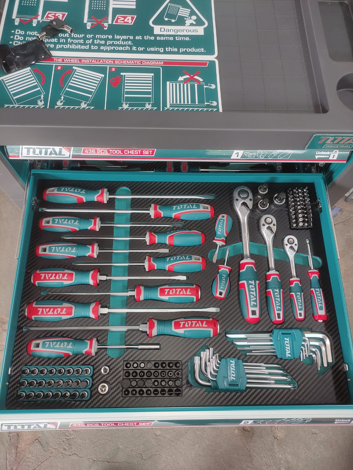 CARRO GABINETE DE HERRAMIENTAS CON EQUIPOS A BATERIA 20V 436PCS THPTCS84362 - Imagen 6