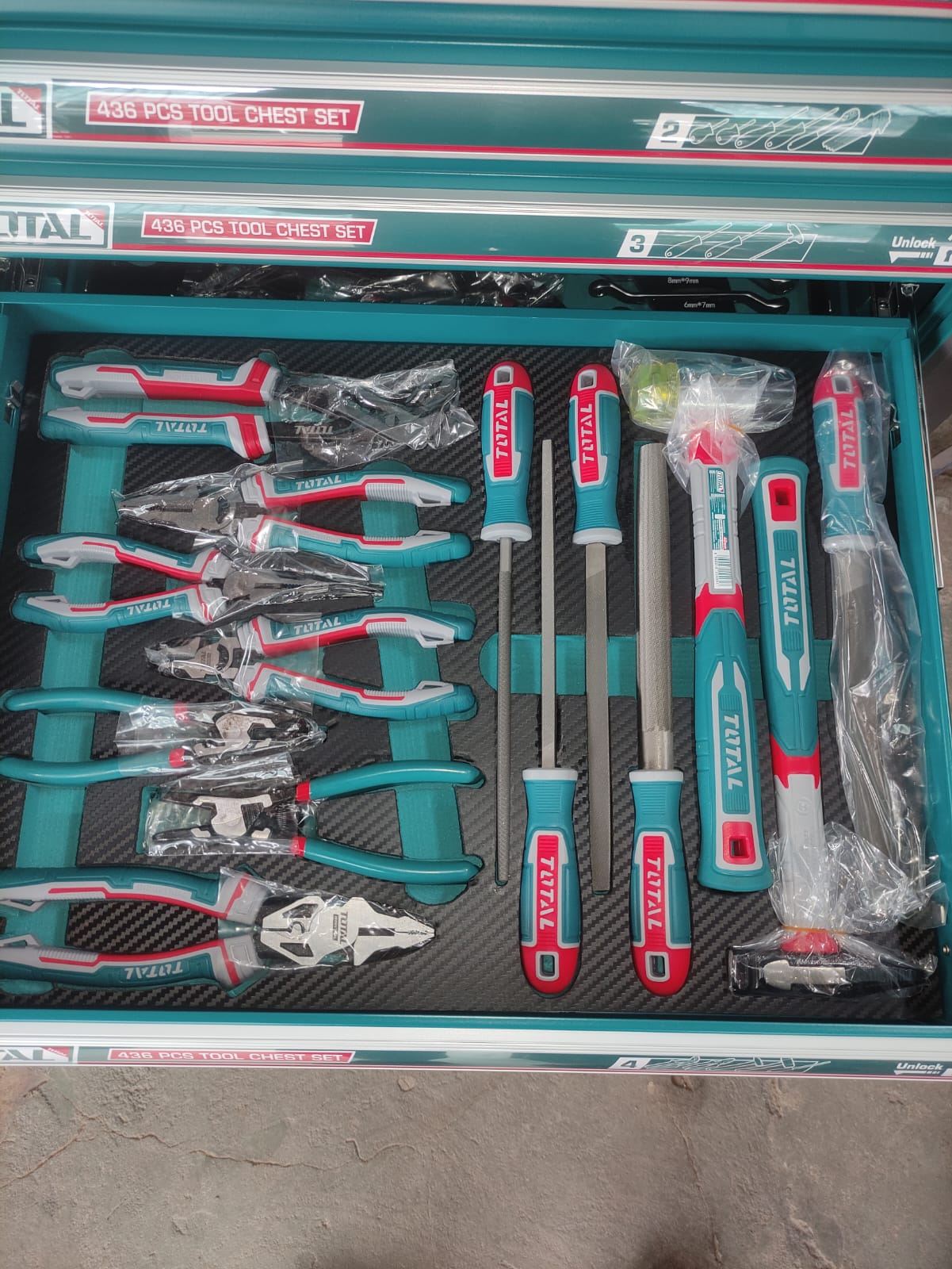 CARRO GABINETE DE HERRAMIENTAS CON EQUIPOS A BATERIA 20V 436PCS THPTCS84362 - Imagen 4