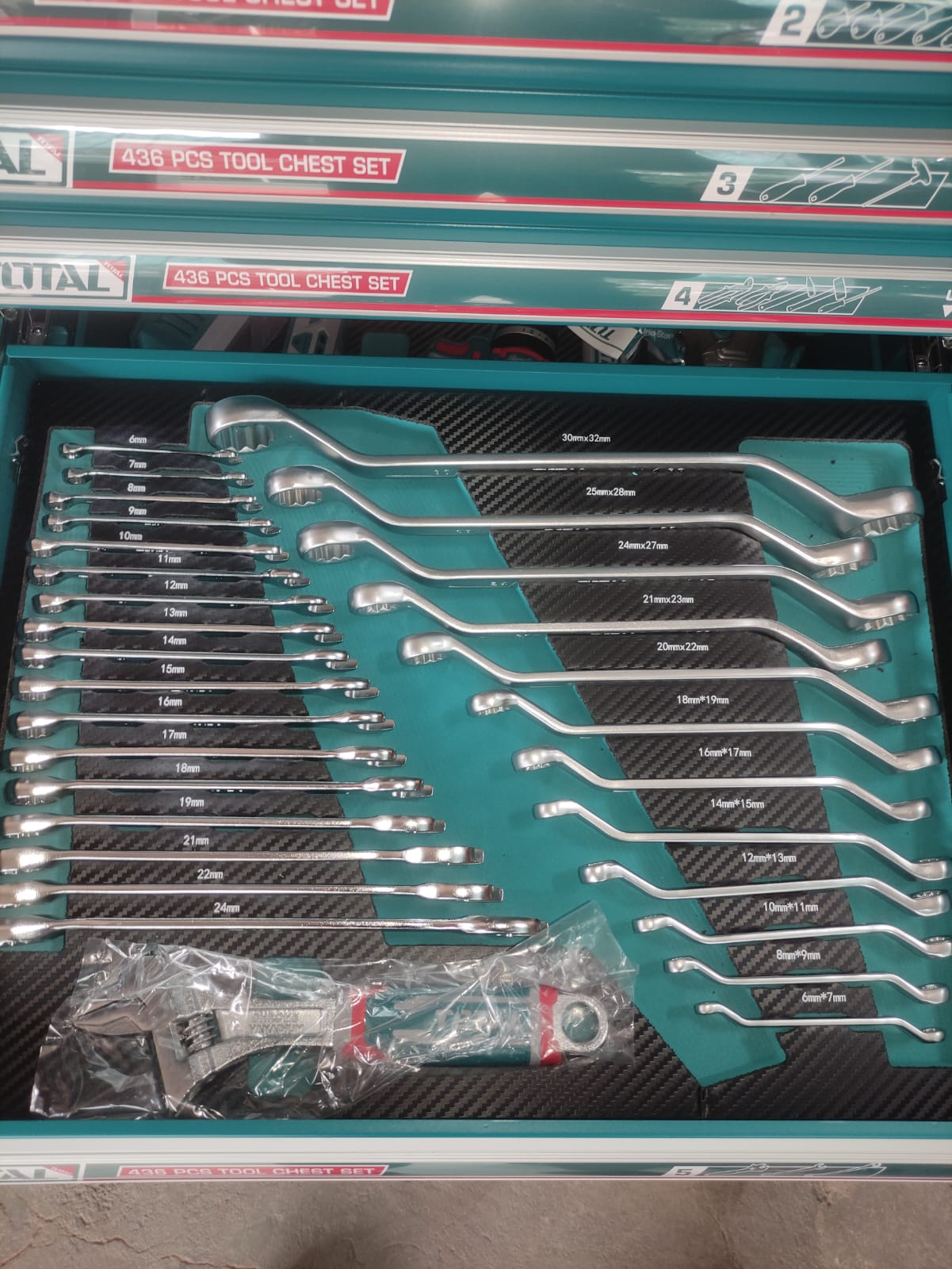 CARRO GABINETE DE HERRAMIENTAS CON EQUIPOS A BATERIA 20V 436PCS THPTCS84362 - Imagen 3